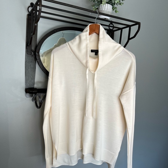 💯 Merino Wool Cowl Neck Sweater - Picture 9 of 9